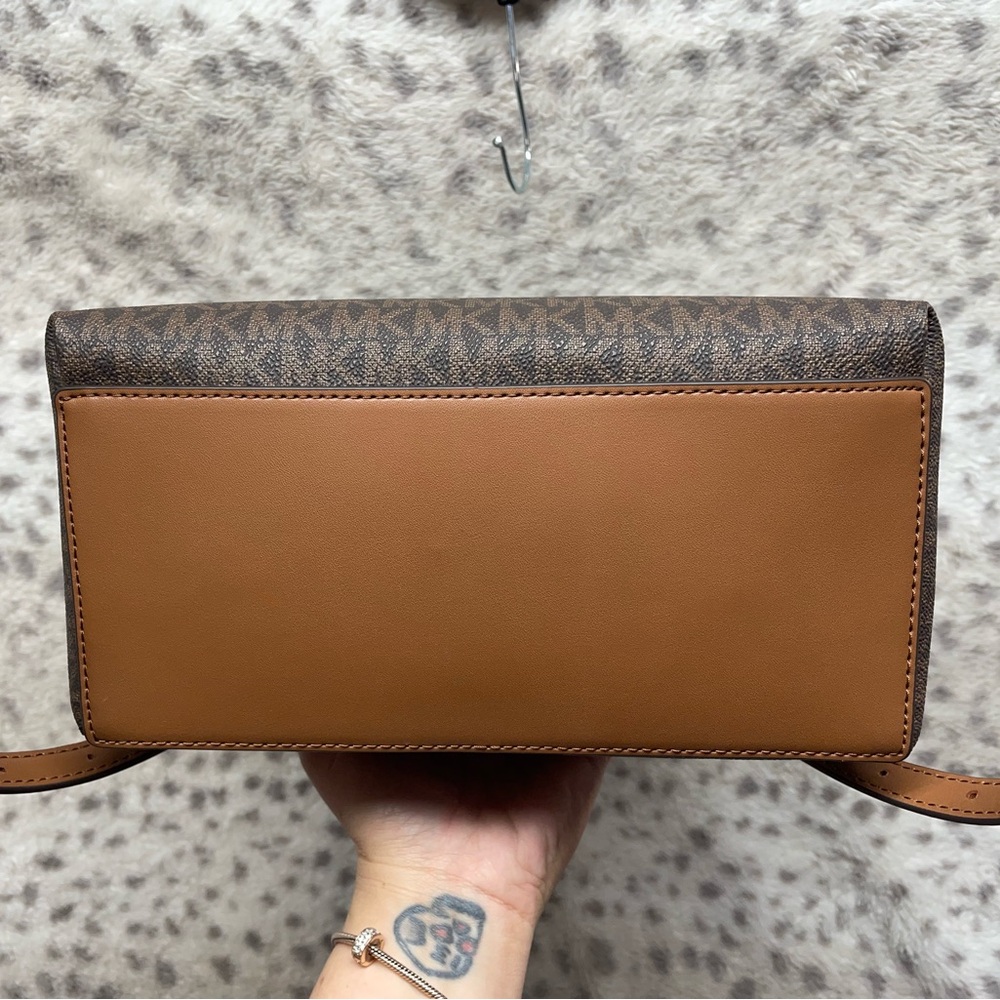 MICHAEL KORS SHEILA MEDIUM SIGNATURE LOGO BACKPACK (NEW WITHOUT TAGS) - Picture 6 of 7